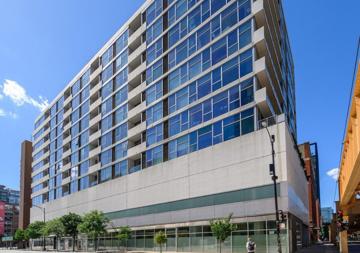 Foto principal - 630 N Franklin St