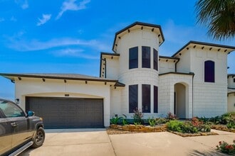 Building Photo - 1834 Lakeside Dr