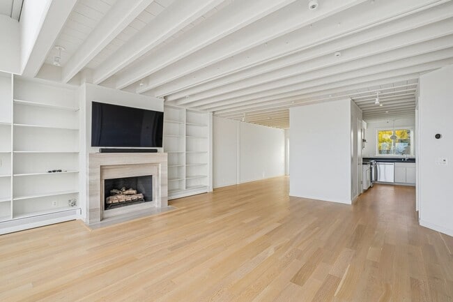 Building Photo - 19 Alta St
