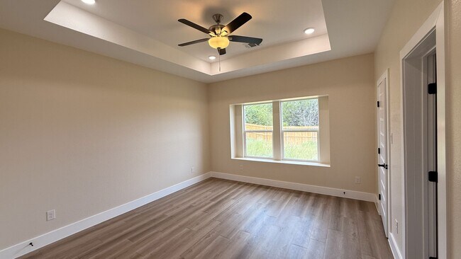 Foto del edificio - 2619 Creekview Dr