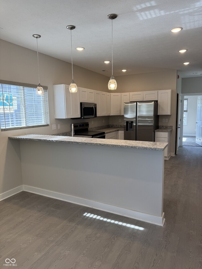 Building Photo - 227 N Hamilton Ave