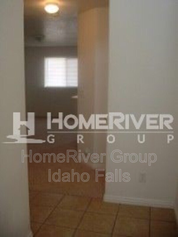 Building Photo - 3728 Deloy Dr