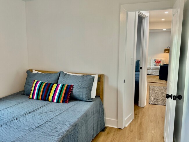 DORMITORIO 1 - 600 Brinley Ave