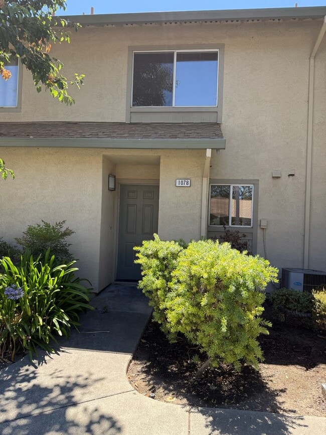 Building Photo - 1078 Summerplace Dr