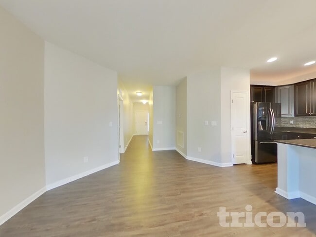 Building Photo - 735 Longford Dr