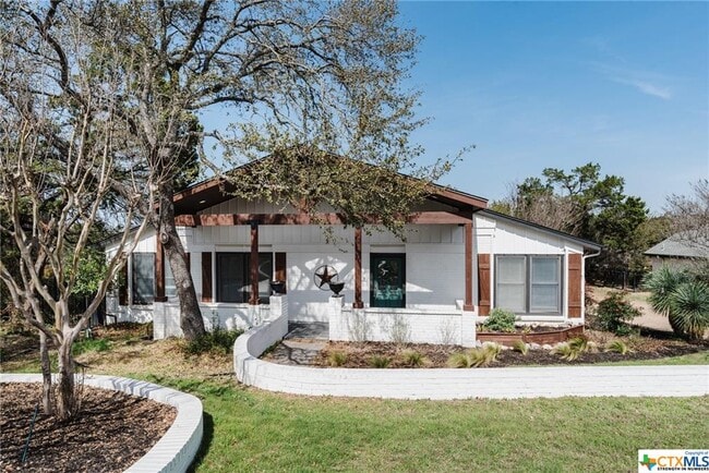 Building Photo - 213 Clubhouse Dr