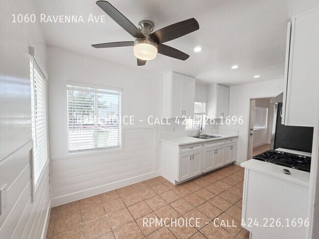 Building Photo - 1060 N Ravenna Ave