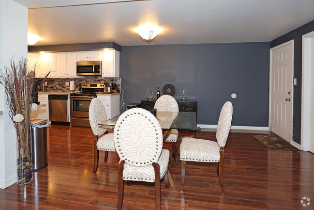 Dining Area - Village Pines Apartments