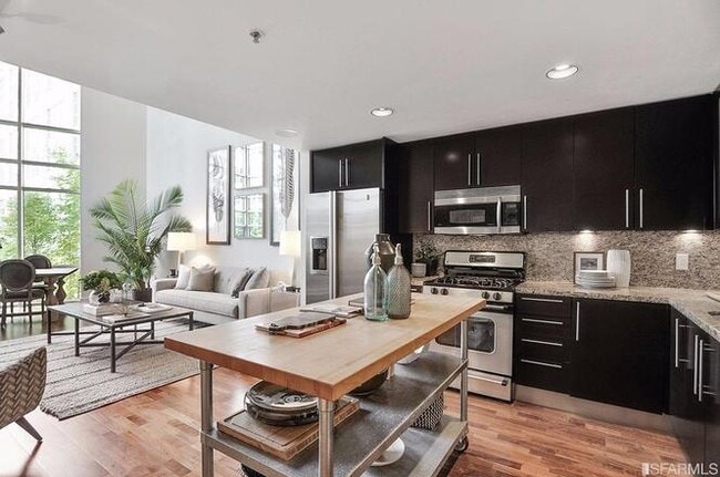 Building Photo - 200 Brannan St