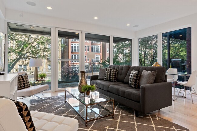 Foto del edificio - 641 W Wrightwood Ave
