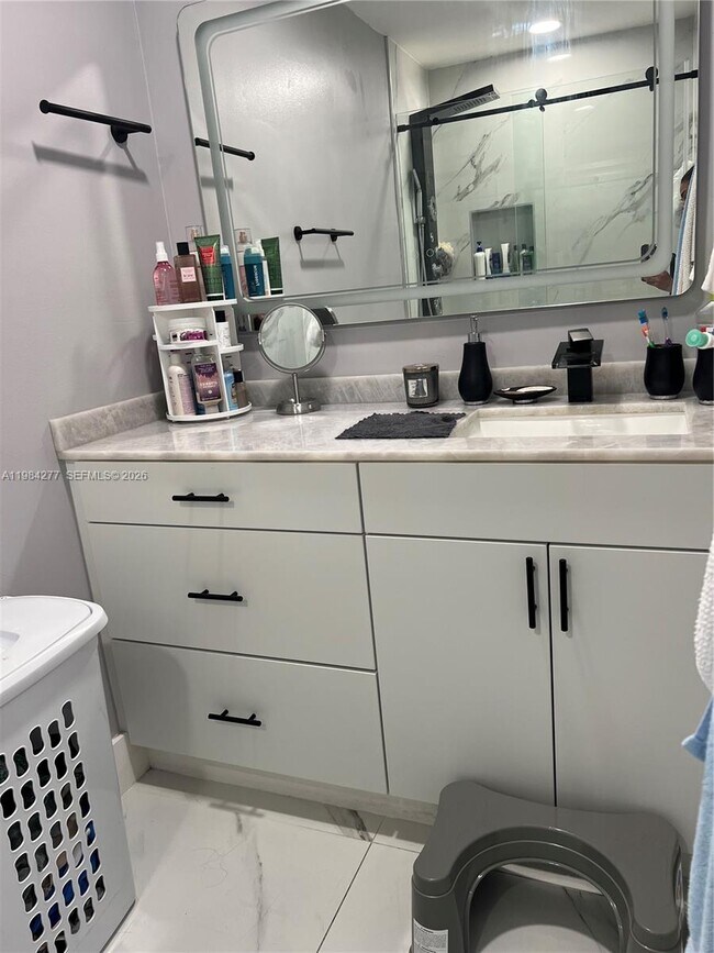 Foto del edificio - 9440 Fontainebleau Blvd