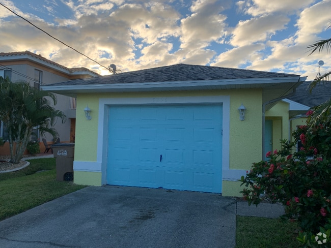 Building Photo - 5250 Chiquita Blvd S