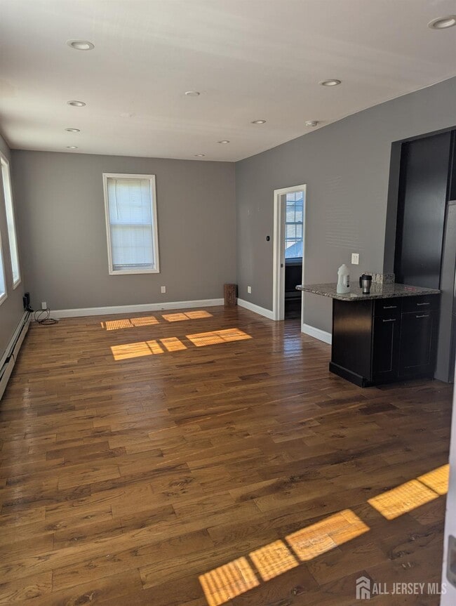 Foto del edificio - 300 Cedar St