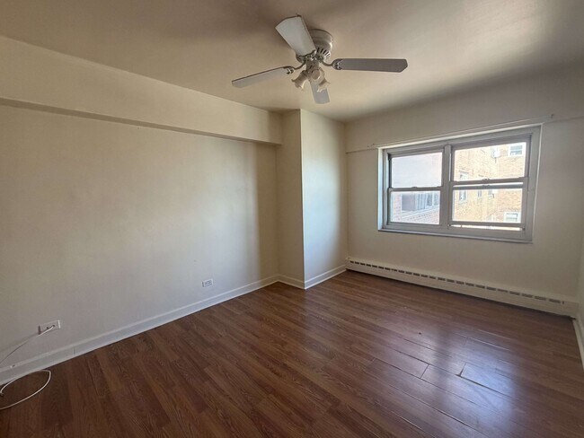 Foto del edificio - 4960 N Marine Dr