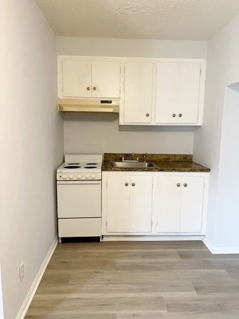 Kitchen - 4553 W 116th St