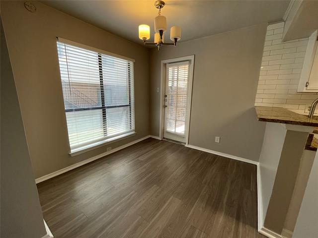 Foto del edificio - 6646 E Lovers Ln