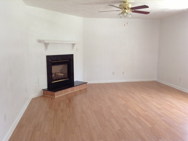 Building Photo - 904 Ingleside Rd