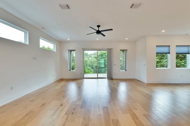 Foto del edificio - 5816 Harold Ct