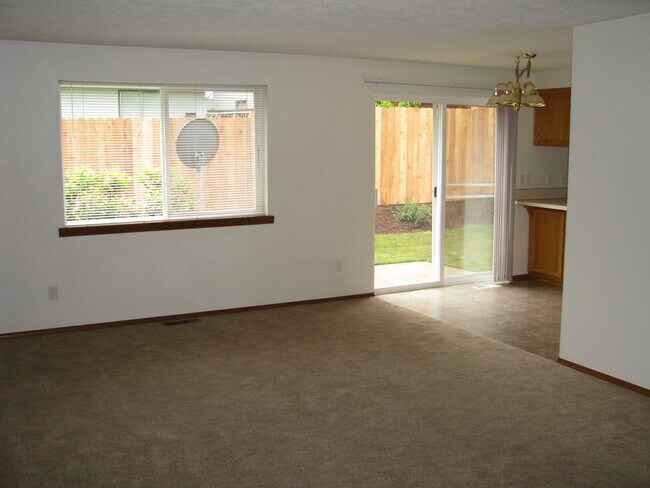 Building Photo - Quiet Two Bedroom Duplex in South Salem