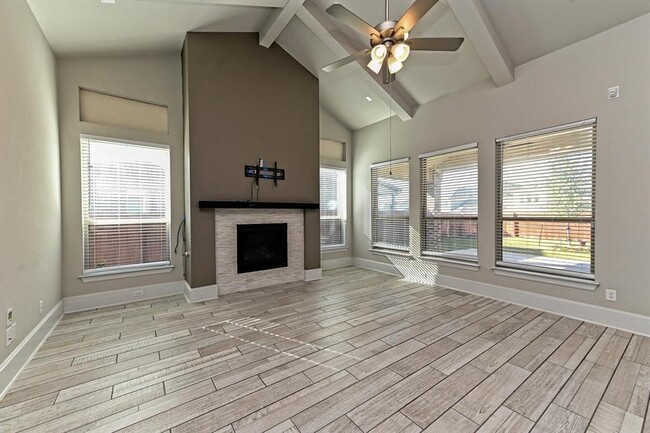 Building Photo - 208 Rocky View Ln