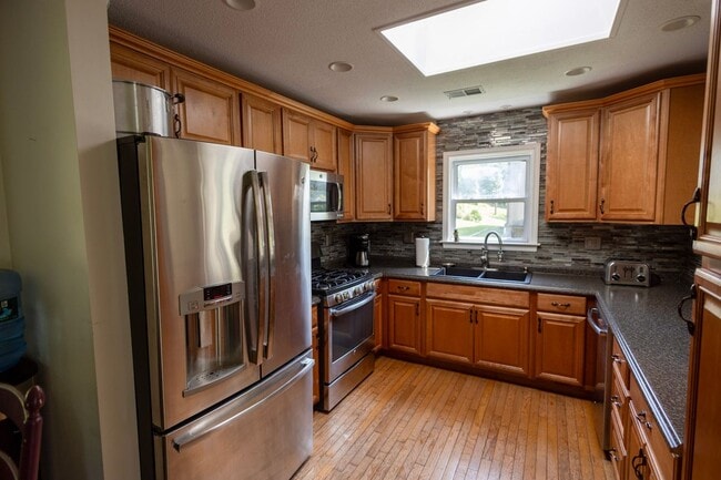 Building Photo - 18 Pinewood Shores