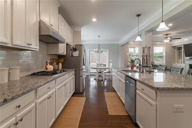 Building Photo - 301 Cochin Dr