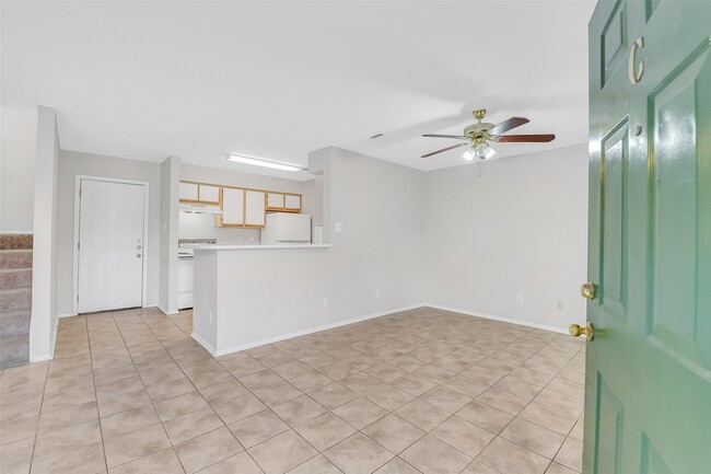 Building Photo - 10007 Emerald Creek Dr