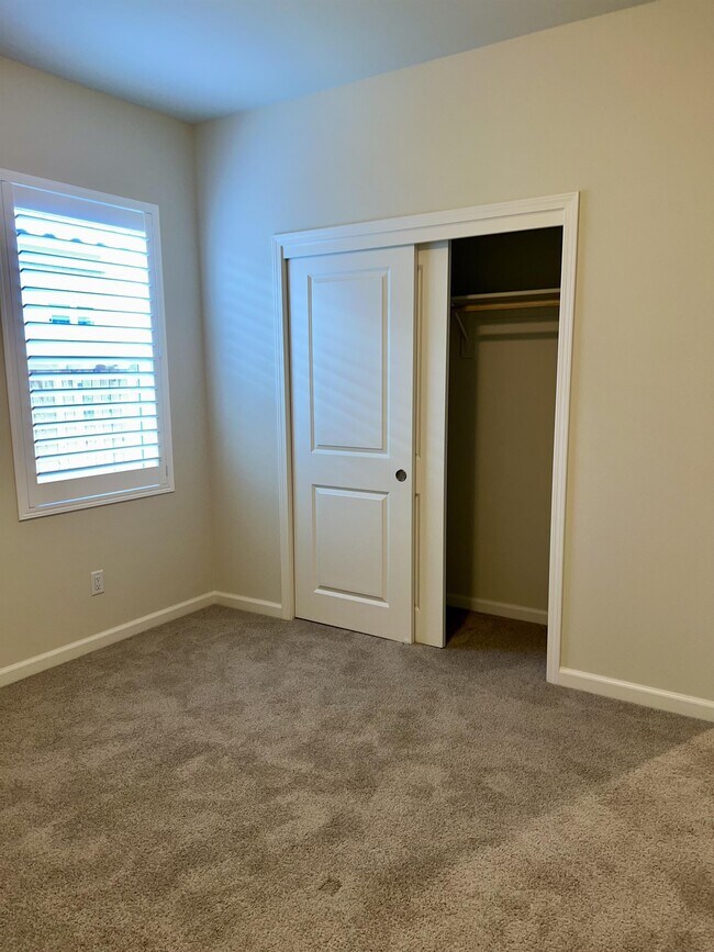 Foto del edificio - 634 Wood Crest Ave