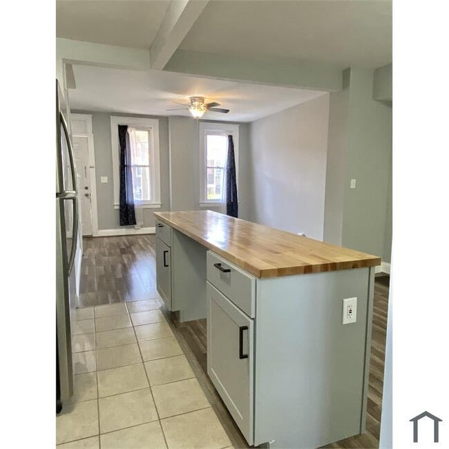 Building Photo - 3 Bedroom Plus Den