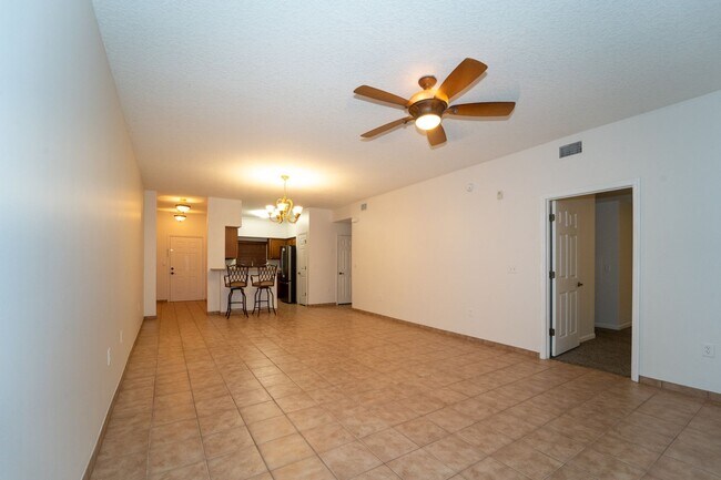 Foto del edificio - Belle Haven 2-Bedroom Condo with Pond View and Garage
