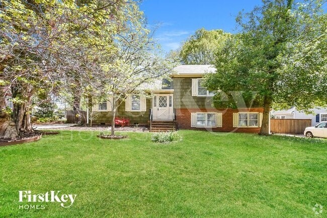 Building Photo - 1714 Clarendon Dr