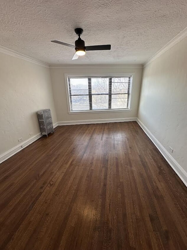 Foto principal - 3 bedroom in Chicago IL 60625