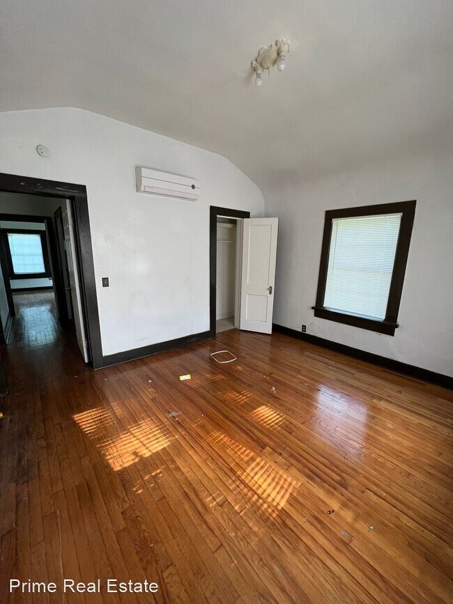 Building Photo - 3 br, 2 bath House - 205 E Mesquite St.