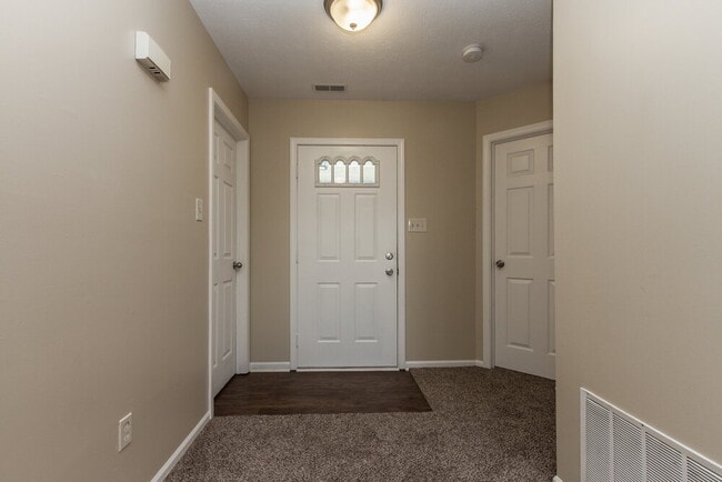 Foto del edificio - 6057 Sally Ann Cir