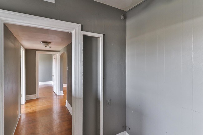 Building Photo - 3864 Bamberger Ave