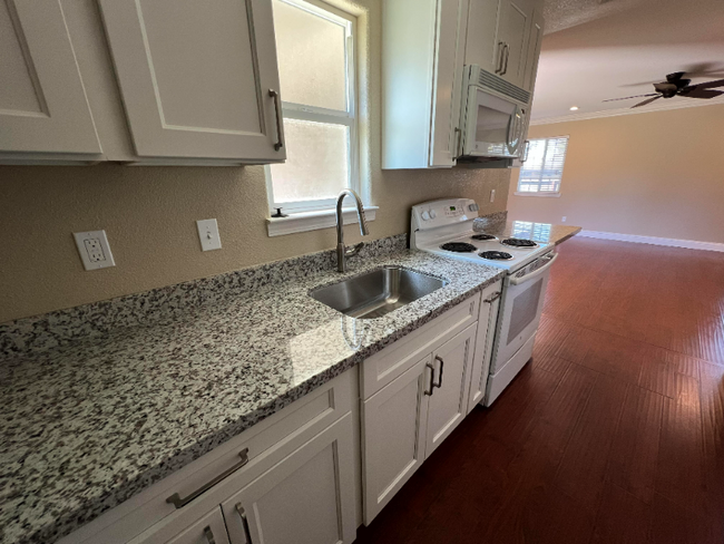 Building Photo - 415 Mendocino Dr