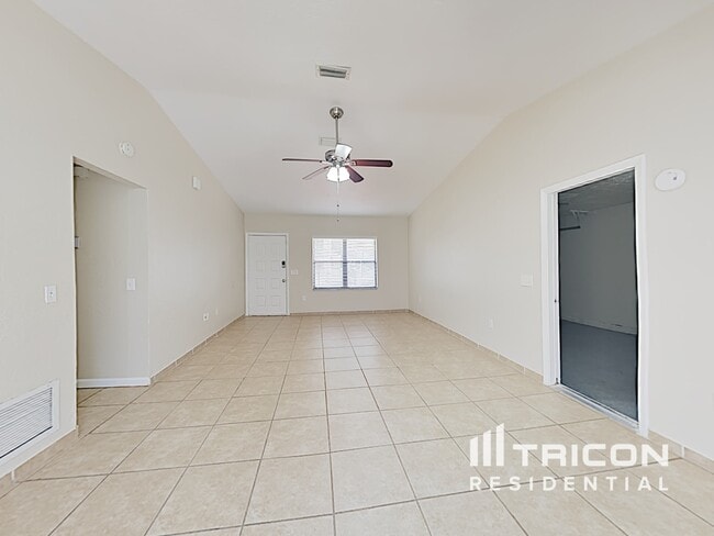 Building Photo - 900 Watt Cir
