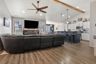 Building Photo - 304 Cliff Swallow Ave