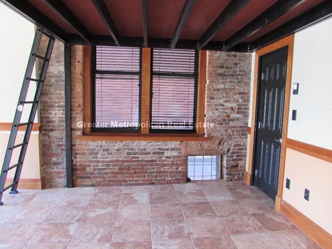 Building Photo - 61 Endicott St