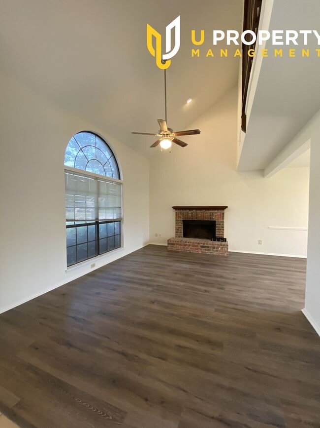 Building Photo - 6705 Vero Dr