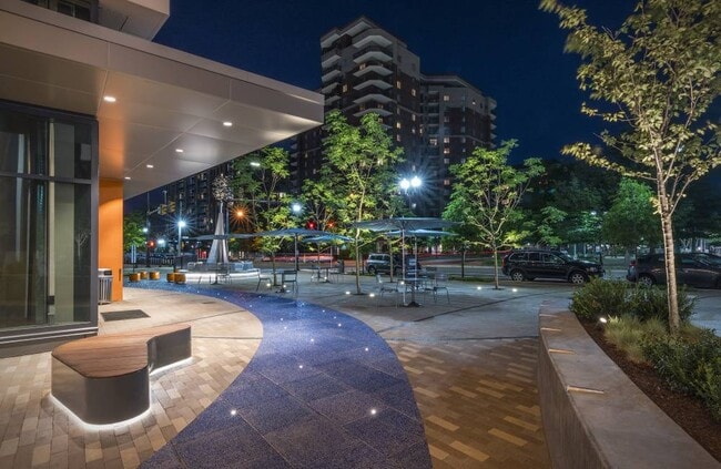 Building Photo - Latitude