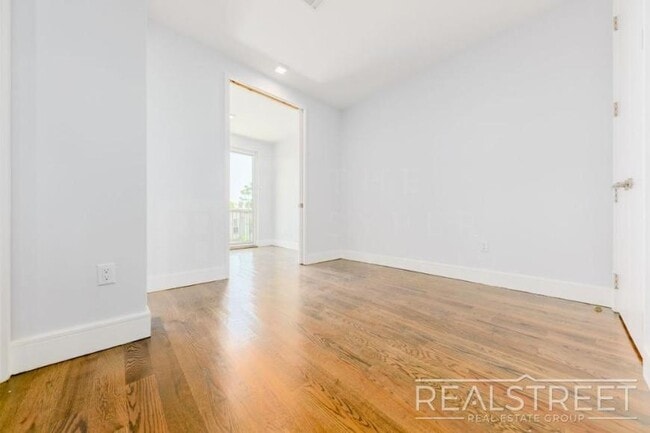 Foto del edificio - 2 bedroom in BROOKLYN NY 11221