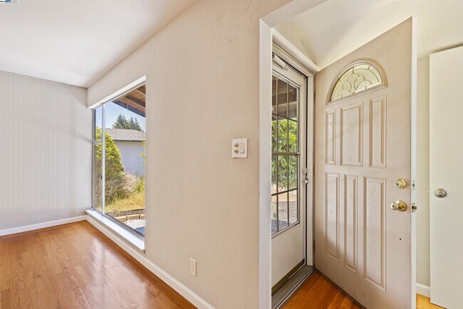 Foto del edificio - 666 Bluefield Ln