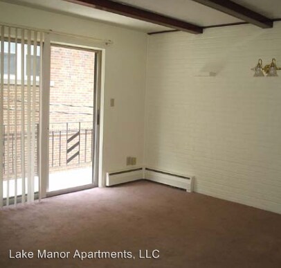 Building Photo - 17572 Lakeshore Blvd