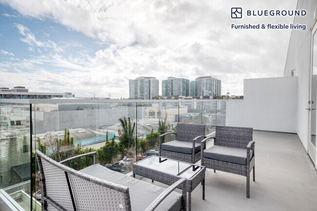 Building Photo - 4210 Del Rey Ave