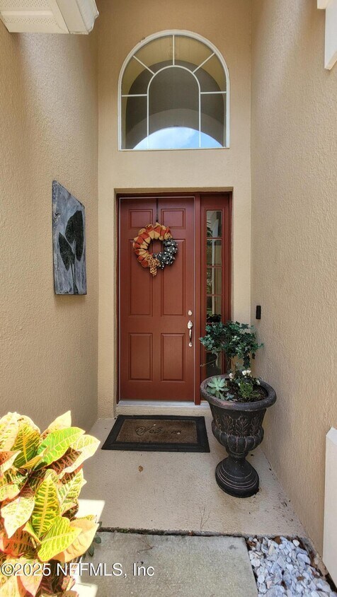 Foto principal - 8247 Hedgewood Dr