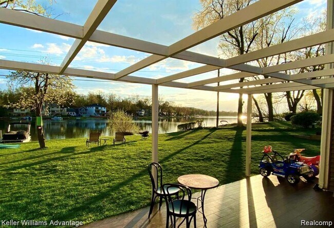 Foto del edificio - 4066 Fieldview Ave