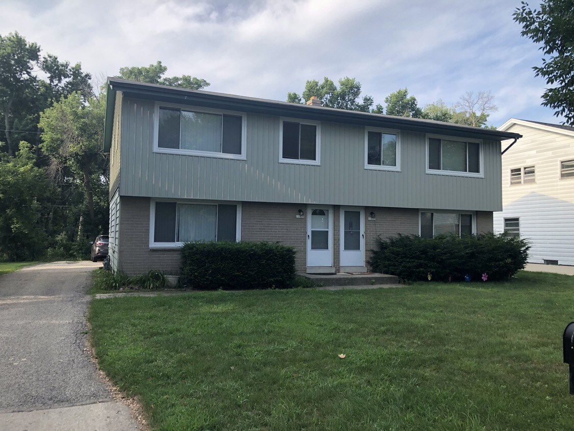 Primary Photo - 11635 W Diane Dr