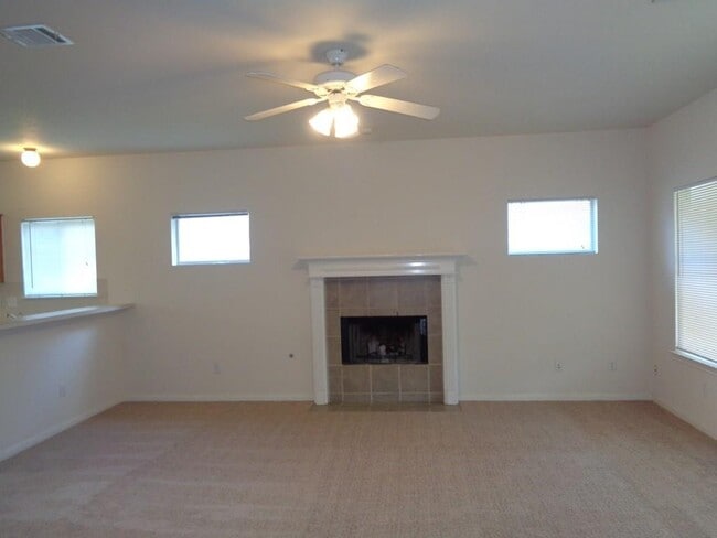 Building Photo - 205 Maple Ln