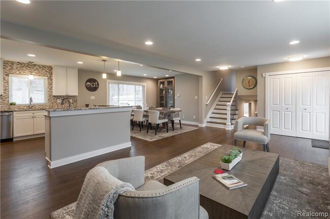 Building Photo - 7075 Lindenmere Ct